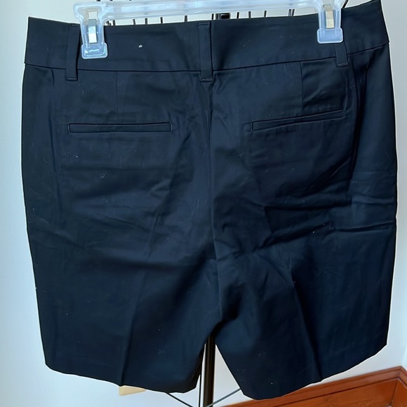 New never used black Ann Taylor Signature shorts - Picture 2 of 4
